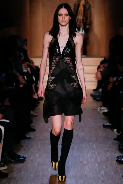 Look 48